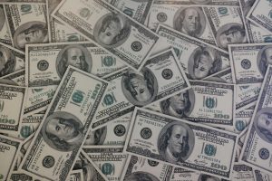 Tassare gli extraprofitti delle multinazionali di combustibili fossili: utopia o realtà?